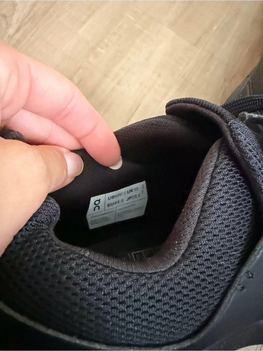 Men’s On Roger Advantage On Cloud Sneaker